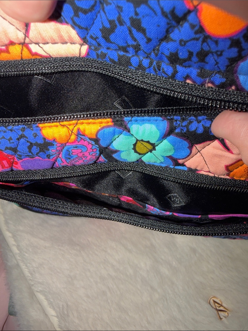 BNWT Vera Bradley RETIRED PRINT- Floral Quilted Crossbody Bag-Pink Multi - Picture 8 of 14